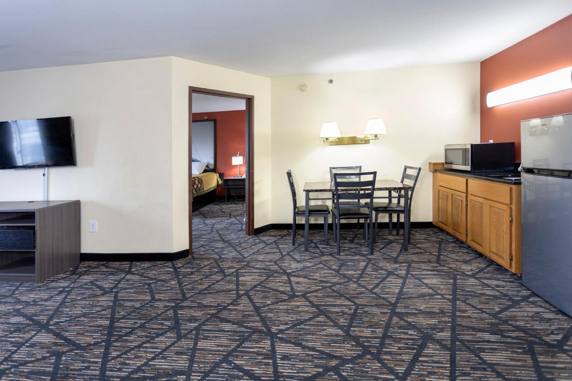 Super 8 By Wyndham Big Rapids Motel Exterior foto