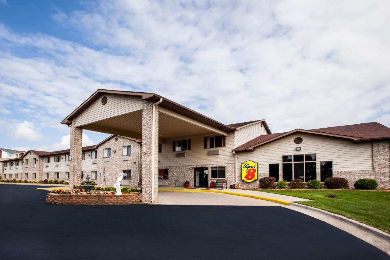 Super 8 By Wyndham Big Rapids Motel Exterior foto